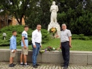 Проф. Камарашев и Венцислав Спирдонов поднесоха цветя пред паметника на Апостола